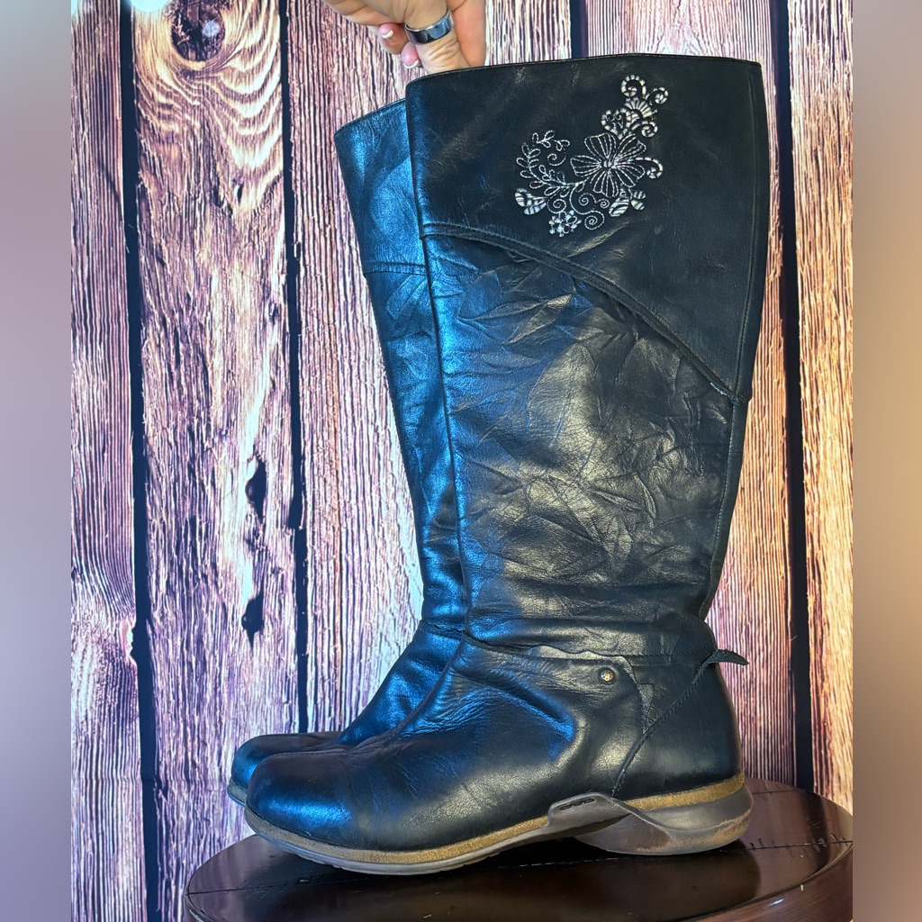Romika’s Nelly 05 Black Creased Leather Boots, Leather Lined With Embroidery